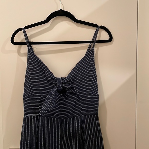 MINKPINK jumpsuit. Tie-front. Linen/cotton. Navy - Picture 2 of 3